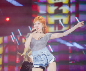Xứng danh 'biểu tượng sexy': HyunA nóng bỏng trong đêm diễn tại TP.HCM, liên tục cúi chào tặng fan Việt loạt hit bùng nổ!