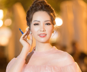 Đang dẫn Chuyển động 24h bất ngờ gặp sự cố, phải ra ngoài, á hậu Thụy Vân: Buồn thật sự luôn!