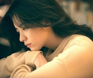 Đồng nghiệp cũ đến nhà chơi, nhìn vào ảnh gia đình chị tiết lộ một điều làm tôi sốc nặng