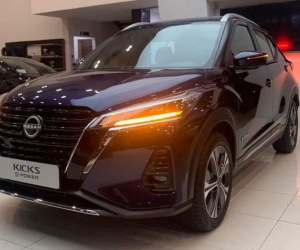 Đại lý loay hoay kiếm khách, giá ô tô giảm sâu hơn 400 triệu đồng