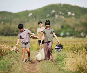 Người Vợ Cuối Cùng đang gây sốt, Victor Vũ bất ngờ chiếu lại 'Tôi thấy hoa vàng trên cỏ xanh'