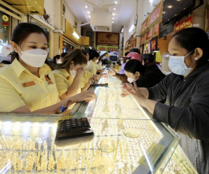 Vì sao vàng SJC bị bán tháo?