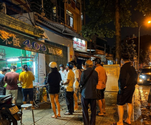 Quán 'xôi nhà xác” hơn 40 năm tuổi tại TP.HCM, khách xếp hàng đợi mua mỗi đêm
