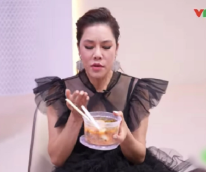 'Chị đẹp đạp gió rẽ sóng' bị chê vì để chị đại đình đám ăn đồ hộp, các sao hạng A khác đi quay show có như thế?