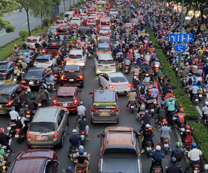 Đường cửa ngõ TP.HCM kẹt xe kinh hoàng do tai nạn chết người