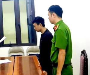 Nam thanh niên bị bắt vì nhắn tin dụ dỗ bé gái dưới 16 tuổi quan hệ tình cảm
