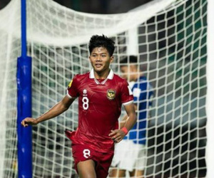 U17 Indonesia gây bất ngờ ở World Cup, Kaka ghi bàn cầm hòa Á quân Nam Mỹ