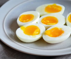 Quan niệm sai lầm về trứng đại kỵ với tỏi gây ngộ độc