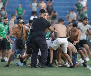 Bạo loạn ở Brazil, CĐV đuổi đánh cầu thủ