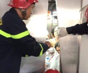 TP Hồ Chí Minh: Giải cứu thành công 9 người kẹt trong thang máy