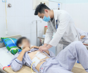Hay bỏ bữa, thức khuya, nam sinh 16 tuổi phải cắt nửa dạ dày