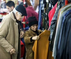Lạm phát tăng 143%, người Argentina không dám mua quần bò mới