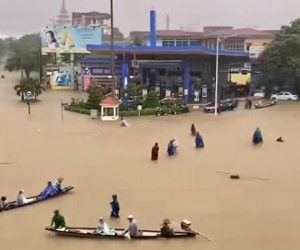 Huế: Thuyền chở 8 người bị lật giữa nước lũ chảy xiết, mẹ tử vong, con mất tích
