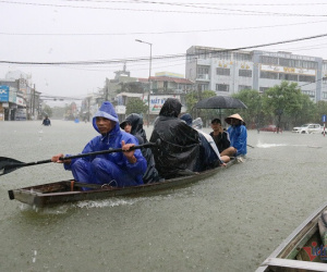 Miền Trung đối mặt tổ hợp thiên tai, mưa lũ lớn còn diễn biến khó lường