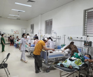2 trường có gần 90 học sinh bị ngộ độc do cùng một cơ sở cung cấp thức ăn