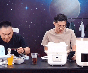 Phụ bạn bán hàng, thiếu gia streamer chẳng làm gì vẫn được 'chốt đơn' ầm ầm