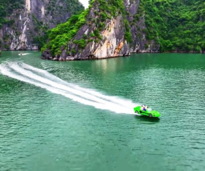 Đình chỉ hoạt động 'siêu xe lướt trên vịnh Hạ Long'