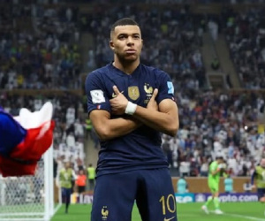 Mbappe: Messi xứng đáng giành Quả bóng vàng; đội tuyển Pháp không thuộc về tôi