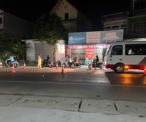 Một CSGT ở Bắc Giang bị tông gãy chân khi đang kiểm tra nồng độ cồn