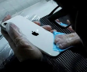 'Cơn sốt vàng đã qua, tôi sắp bị diệt' - Vì sao chủ cửa hàng iPhone cũ ở Trung Quốc chua chát tới vậy?