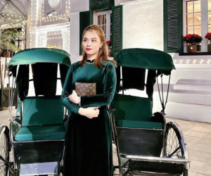 Mỗi ngày diện một trang phục, nữ giảng viên đi dạy cả năm không sợ trùng outfit