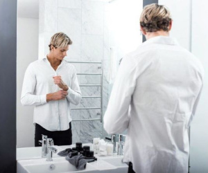 Hướng dẫn đơn giản để loại bỏ vết mồ hôi trên chiếc áo sơ mi bạn yêu thích