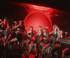 Myra Trần 'lột xác' với nhạc dance khoe vũ đạo: Bị so với Tóc Tiên, netizen khuyên chỉ nên hát ballad