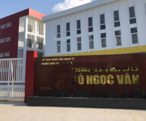 Xuất hiện người lạ tiếp cận cho tiền học sinh, nhà trường ra cảnh báo khẩn