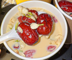 Trà sữa đất nung bất ngờ nổi lên ở Hà Nội, đặc biệt thế nào mà hàng quán mọc lên như nấm?