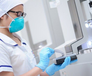 Tháo nhẫn cưới đi làm, người phụ nữ chết lặng khi cầm tờ xét nghiệm ADN của con
