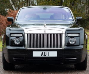 Biển số xe từng 'lộ diện' trong phim James Bond được rao bán hơn 375.000 USD