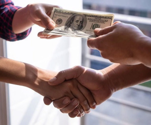 Gần Tết anh họ vay 100 triệu, đến ngày hẹn tôi vô tư nhận tiền, không ngờ mắc sai lầm lớn