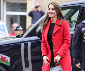 Vương phi Kate Middleton chính là 'sách mẫu' diện trang phục màu sắc sang trọng, tinh tế