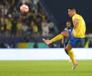 Ronaldo ghi siêu phẩm từ giữa sân, phá kỷ lục tồn tại trong hơn 70 năm