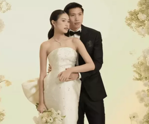 Lộ ảnh Đoàn Văn Hậu liên tục lấy tay đỡ bụng vợ, netizen kéo vào chúc mừng Doãn Hải My có tin vui!