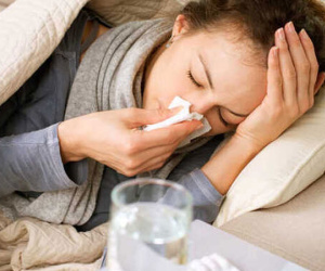 Thủng màng nhĩ, vỡ hốc mắt do cố ra sức... xì mũi