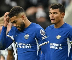 Newcastle nhấn chìm 10 cầu thủ Chelsea trong hiệp 2 thảm họa