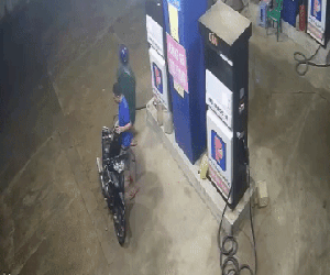 Video: Thanh niên táo tợn dùng liềm kề cổ nhân viên cây xăng để cướp tiền
