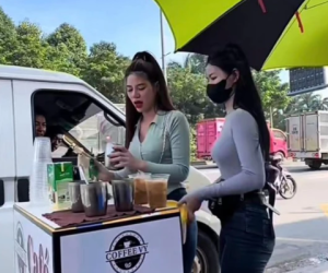 Bán cafe dạo, hai chị em khiến cánh mày râu phải tò mò tìm danh tính