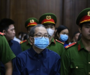 Cựu Giám đốc Bệnh viện TP Thủ Đức cùng vợ và đồng phạm hầu tòa