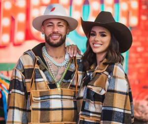 Bạn gái tuyên bố chia tay Neymar