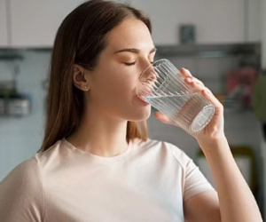 Uống nước mà thấy 4 dấu hiệu này, đi khám ung thư khẩn cấp