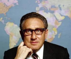NÓNG: Cựu Ngoại trưởng Mỹ Henry Kissinger qua đời ở tuổi 100