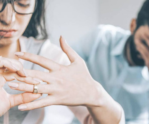 Bạn thân của chồng khuyên tôi ly dị