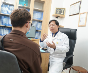 Bạn gái mới quen rủ làm 'chuyện ấy', trai trẻ vui mừng nghĩ mình may mắn, nào ngờ sau đó phải đi khám