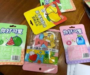 Cha mẹ cần làm gì nếu con lỡ ăn phải kẹo lạ?