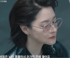 'Quốc bảo nhan sắc' Lee Young Ae khoe thần thái 'đỉnh của đỉnh'
