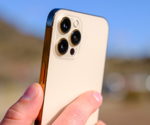 Một iFan Việt 'mất trắng' iPhone 12 Pro Max cũ vì Apple Store định giá 0 đồng
