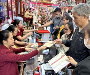 Mua vàng giá ‘đỉnh’, hơn một năm ‘về bờ’