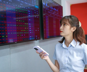 Chứng khoán hụt hơi vì thiếu tiền?